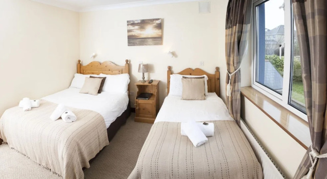 Трёхместный номер Standard Rusheen Bay House