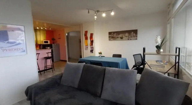 Cap Sud - 53m2- VUE PYRENEES- HYPERCENTRE- GARAGE-WIFI FIBRE, Rezervovat Apartmán Hotely v Hautes-Pyrénées s parkováním, Parkování