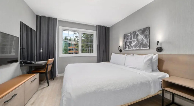 Люкс Deluxe с 2 комнатами Lake Louise Inn