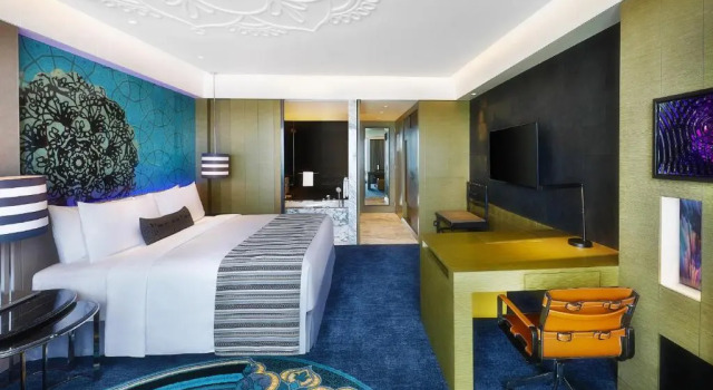 Spectacular Double room with balcony and with garden view W Muscat Hotel