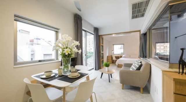 Двухместный номер Economy с балконом The Tropical Residence Serviced Homestay