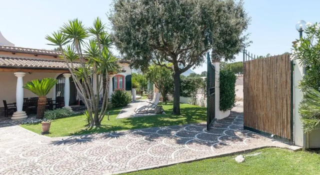 Вилла с 3 комнатами Villa LA CESA & Villino LA CASETTA Holiday Houses CON JACUZZI