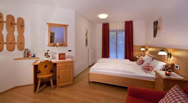 Residence Merk, Забронировать Отель Отели Сельва-ди-Валь-Гардена с парковкой, рядом с Бугельный подъёмник Кадепунт, Парковка