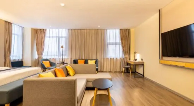 Люкс Homeinn Selected Hotel (Anshan Steel West station  Material Market)