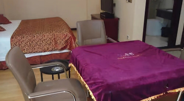 Erqiao Hotel, Boek Hotel Xianning Hubei