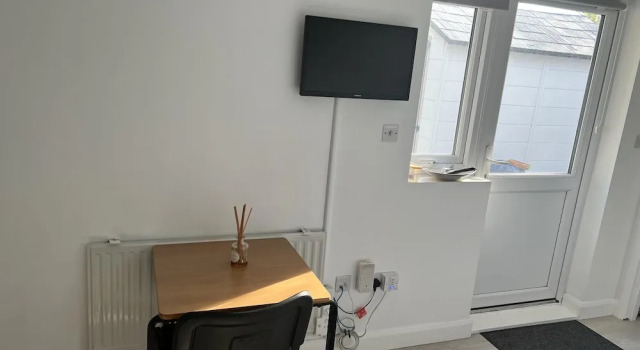 Remarkable 1-bed Outhouse Studio in Dagenham