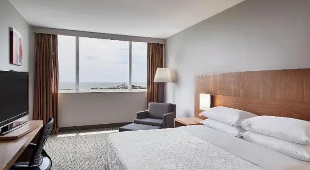 Двухместный клубный номер Executive Sheraton Vitoria