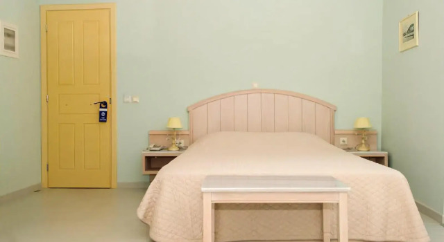 999 Luxury Hotel