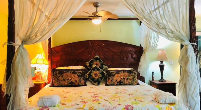 Трёхместный люкс Grand Coral Cove Inn