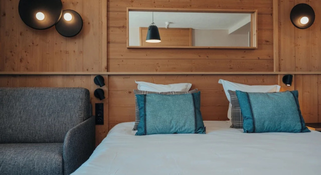 Трёхместный номер Comfort с красивым видом из окна Hôtel LEden des Cimes - Vacances Bleues - Belle Plagne 2100