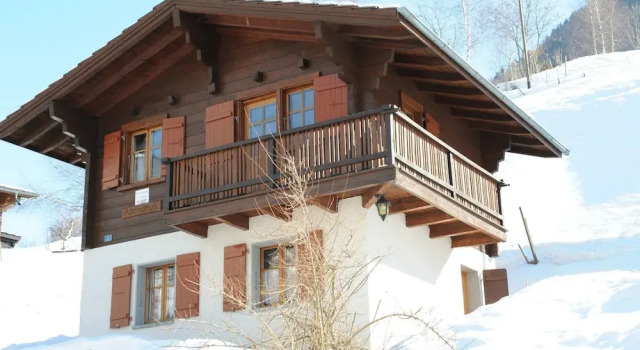 Cozy Chalet in Chrixacher near Forest, Prenota Chalet Hotel a Canton Vallese con parcheggio, Parcheggio