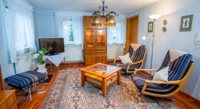 Ferienwohnung-Im-Kelterhaus-Wohnung-Blauer-Salon, Забронировать Отель Бад-Херренальб Landkreis Karlsruhe, рядом с Siebentäler Thermal Baths