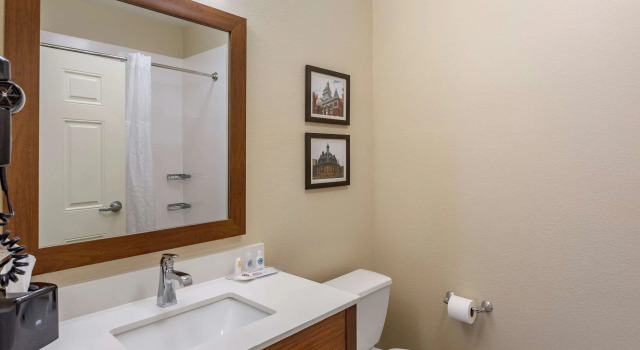 Двухместный номер Standard Comfort Suites Clarksville near Governors Square Mall