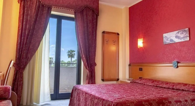 Одноместный номер Standard с балконом Hotel Miramare
