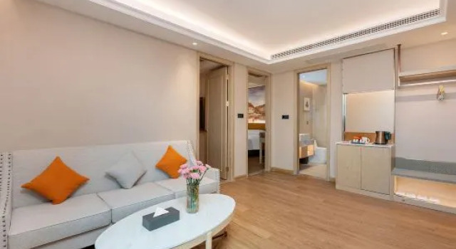 Люкс Deluxe Vienna Hotel (Huizhou Boluo Futian Branch)