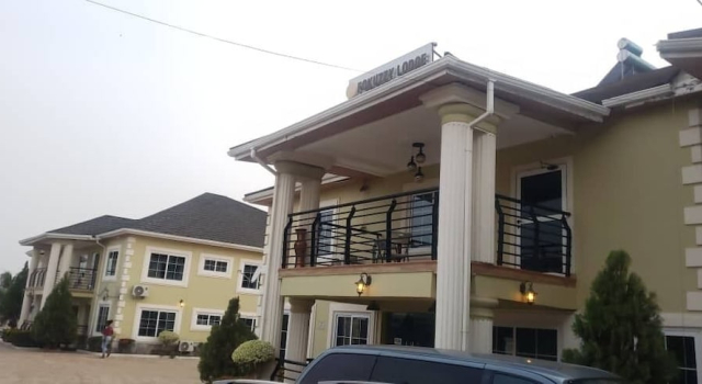 Fokuzzy Lodge, Book Hotel Adenta 