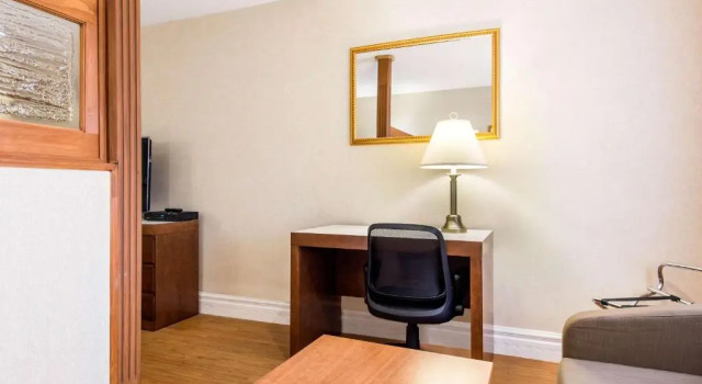 Двухместный полулюкс Quality Inn & Suites