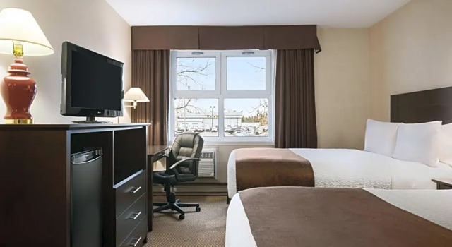 Шестиместный номер Standard Days Inn by Wyndham Trois-Rivieres