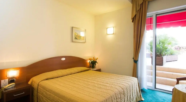 Номер Comfort Hotel Capri