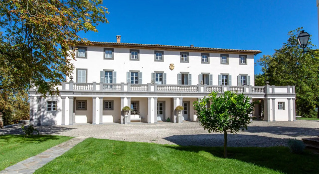 As soon as you have passed the gates of the majestic avenue of Borgo Poggio Amante until you arrive-Borgo Poggio Amante, Varaa Hotelli Orvieto Umbria