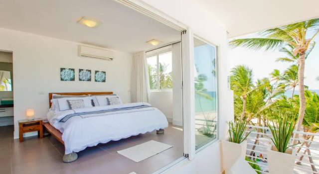 Incredible 4BR Beachfront Penthouse with Ocean View, Prenota Hotel Bávaro Punta Cana