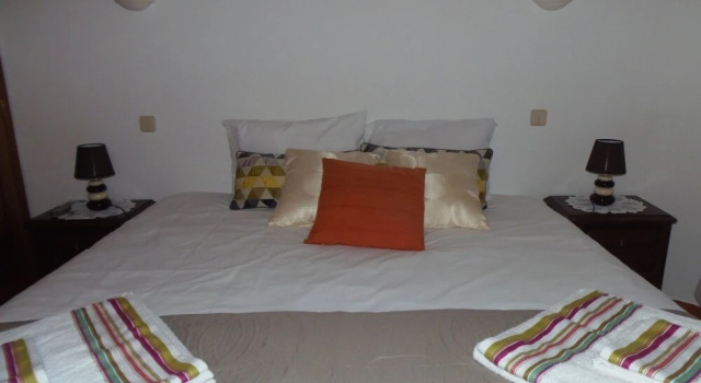 Bright Villa With 2 Rooms in Carvoeiro With Wonderful sea View, 4 Furn, Забронировать Вилла Бизнес-отели Карвоэйру, рядом с Praia do Vale Covo, 4* 5*