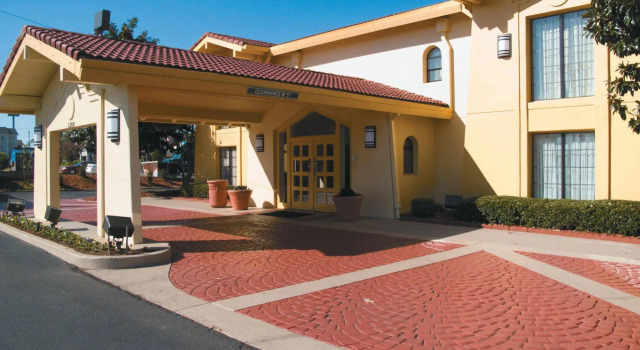 La Quinta Inn Montgomery Eastern Bypass, Varaa Hotelli Montgomery Alabama