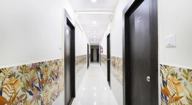 Hotel Geetanjali by OYO Rooms, Забронировать Отель Ахмадабад штат Гуджарат