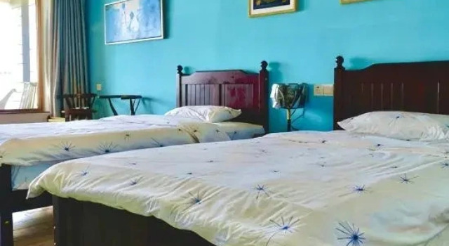 Кровать в общем номере Дуплекс с 4 комнатами с видом на море Ocean Heart Sky Villa (Hailing Island Poly Yintan Branch)