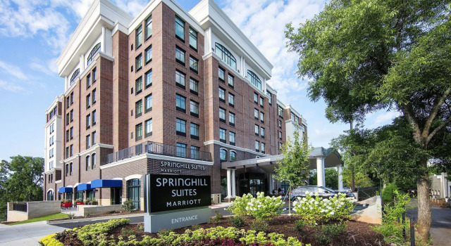Springhill Suites By Marriott Athens Downtown/University Area, Забронировать Отель Отели Атенс с парковкой, рядом с Hillside Park, Парковка