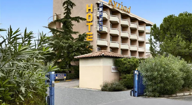 Kyriad Frejus Port - Saint Raphael, Забронировать Отель Фрежюс Var coast, рядом с Porte d'Orée