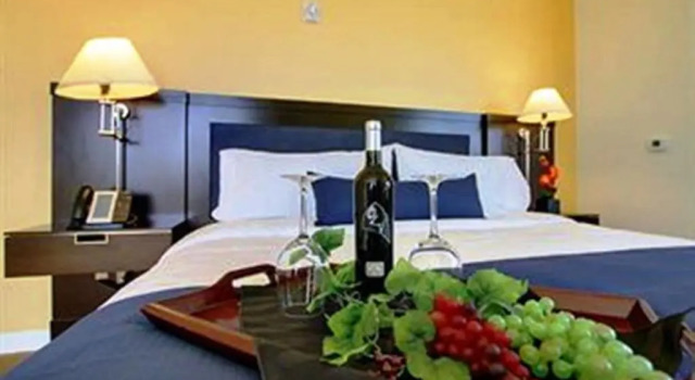 Двухместный люкс Superior University Plaza Waterfront Hotel