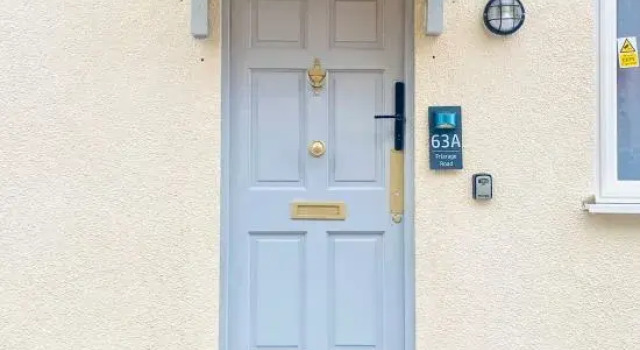 aa Stay Ltd - 2 bedroom Apartment for Contractors and Holidays | Stay in Aylesbury, Забронировать Апартаменты/квартира Отели Эйлсбери с парковкой, рядом с Музей графства Бакингемшир, Парковка