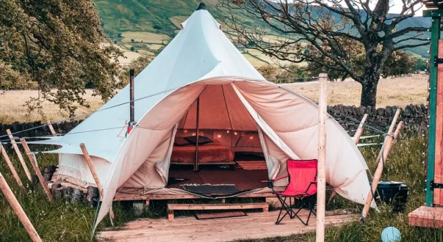 Cort cu vedere la munte Become Wild, Edale
