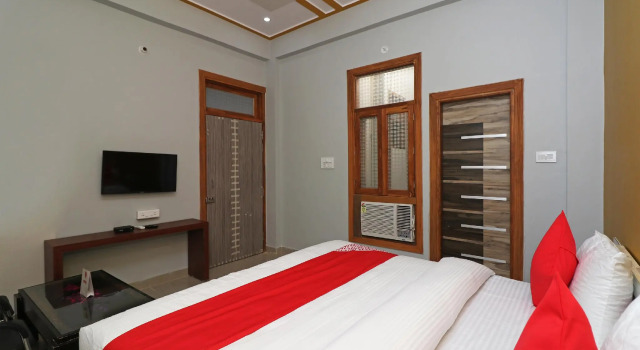 Hotel O SUNSHINE, Забронировать Отель Отели Гомти Нагара с парковкой, Парковка