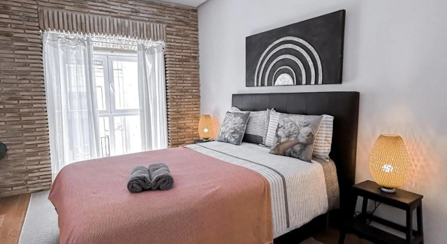Tríplex Lujo 5 Dorm en Sol! Junto Four Seasons, Забронировать Отель центр города Мадрид, рядом с Дом-музей Лопе де Вега