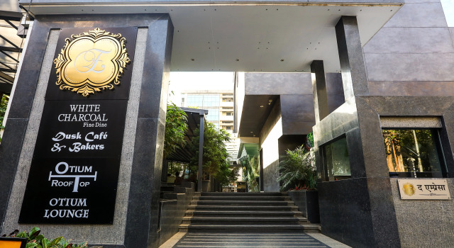 The Empresa Hotel, Varaa Hotelli Hotellit New Delhi uima-altaalla, Uima-allas