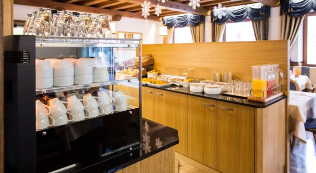Hotel Goldene Rose, Забронировать Отель Монгуэльфо План-де-Коронес