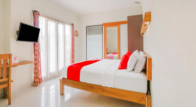 Люкс OYO 90319 Angler Guest House Malang