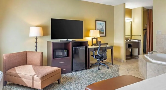 Двухместный люкс с балконом Best Western PLUS Wilmington/Carolina Beach