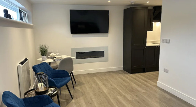 Lovely 1-bed Apartment in Glastonbury, Забронировать Апартаменты/квартира Отели Гластонбери с парковкой, рядом с Lake Village Museum, Парковка