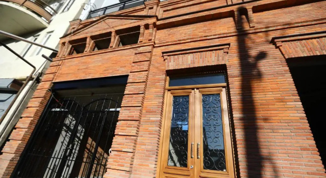 Brick House II, Забронировать Отель Чугурети Тбилиси, рядом с Tеатр имени Марджанишвили