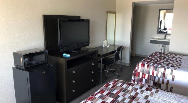 Четырёхместный номер Deluxe Red Roof Inn Greenville, NC