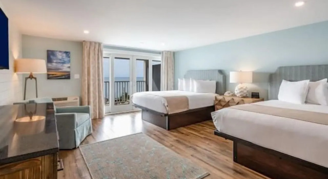Четырёхместный номер Deluxe с балконом и с видом на океан Pelham House Resort