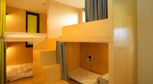 Кровать в общем номере (мужской номер) Dongdong Guesthouse