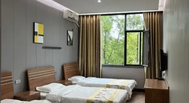 Трёхместный номер Standard Huashan Gehui Hotel