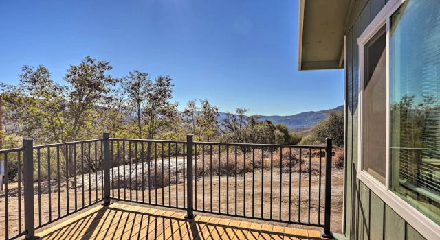 Oakhurst Duplex ~ 13 Mi to Yosemite National Park!
