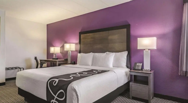 Люкс La Quinta by Wyndham Warwick Providence Airport