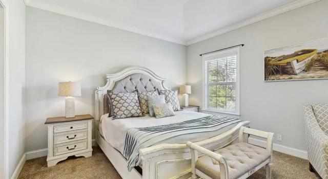 Коттедж Charming Southern Townhouse W/enclosed Yard & Access to Community Pool