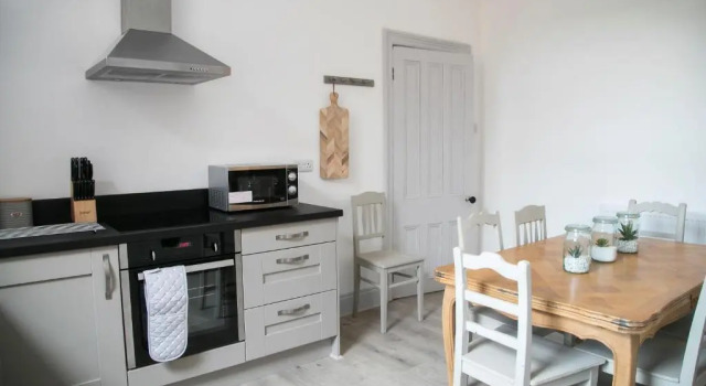 Oswald House deluxe 3 bedroom apartment, Varaa Huoneisto Asunnot kohteessa Merseyside, Huoneisto